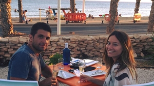 După ce s-a zvonit că este însărcinată, LAURA COSOI s-a afişat AŞA! Cum arată actriţa în costum de baie