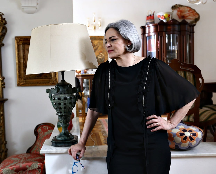 Maia Morgenstern, primele declarații despre oamenii care se roagă la chipul ei într-o catedrală din Columbia. Pe pereții lăcașului sunt poze cu actrița