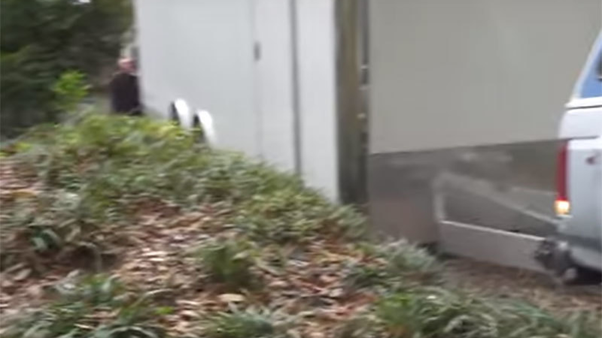 Fabulos! Ce au descoperit autorităţile într-un garaj abandonat de 30 de ani. Înainte să-l demoleze, experţii au...