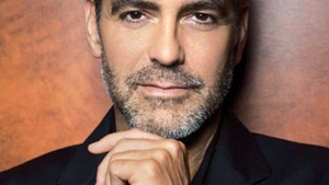 George Clooney, favorit sa joace rolul lui Steve Jobs intr-un film despre viata fondatorului Apple!
