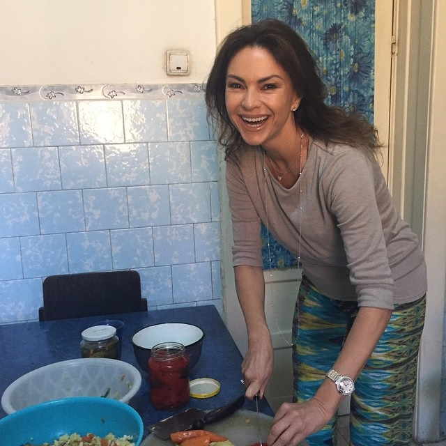 Ramona Bădescu a redescoperit emoția sărbătorilor din România (Foto: CANCAN.RO)