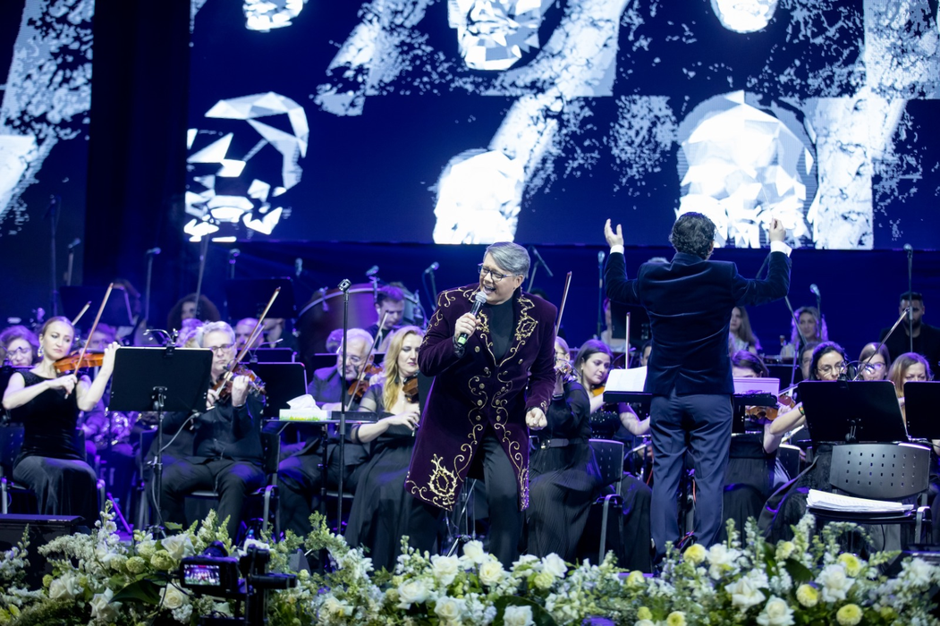 Fuego, spectacol impresionant pe scena Sălii Palatului. Artistul, aplaudat la scenă deschisă de mii de fani