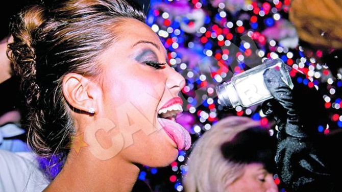 Iubita lui Usher, "tepuita" de Van Damme! L-a asteptat in zadar cu sare si... tequila