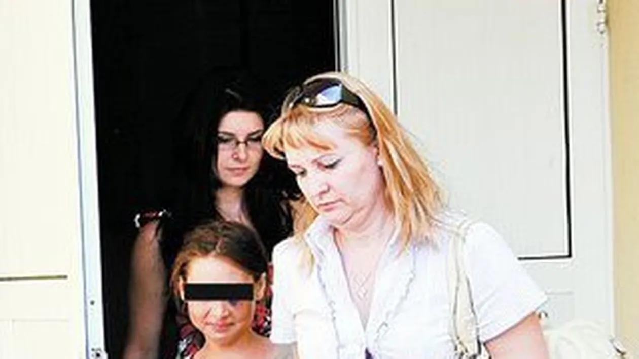 Copila de 12 ani tinuta in lanturi din cauza traditiei familiei sale! Legata de pat pentru ca nu voia sa se marite