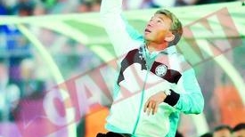 30 de DVD-uri pentru Dan Petrescu