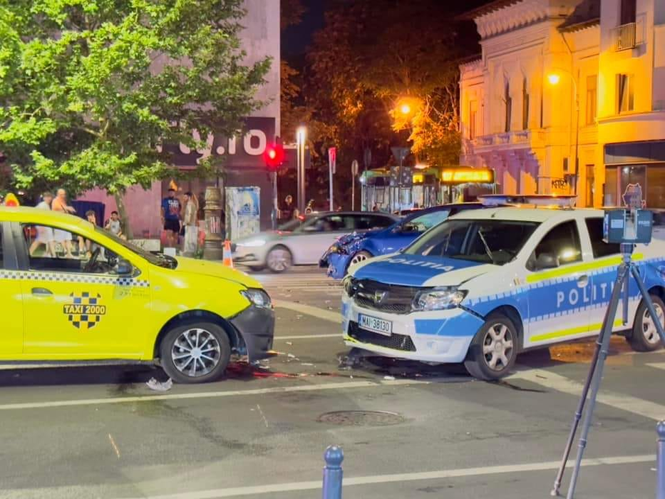 Accident grav în București, pe o arteră principală - două persoane au ajuns la spital