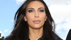 Imaginile care iti taie rasuflarea! Kim Kardashian a pozat GOALA! Cum arata de fapt posteriorul celebrei brunete