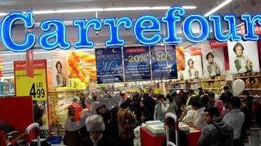 Sofia Vicoveanca a dat sute de autografe la la inaugurarea Carrefour Botosani