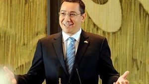 Victor Ponta, aşa cum nu l-ai mai văzut! Fostul premier, imagine de colecţie alături de fiul lui
