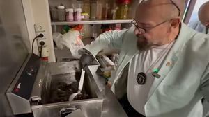 "Ce prăjiți aici?" Cum a răspuns bucătăreasa unui restaurant bucureștean la întrebarea lui Piedone. Șeful ANPC s-a crucit când a auzit răspunsul