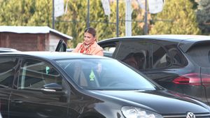 Imagini exclusive. Fosta doamnă primar ţine sarcina ascunsă! O dă de gol doar...