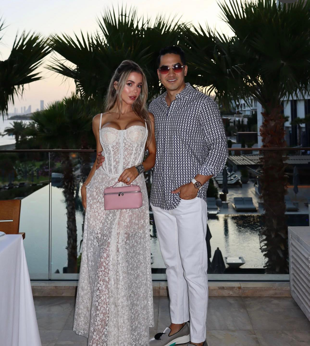 Povestea româncei care e plătită lunar să fie soție de milionar. Totul a început cu un mesaj pe Instagram: “A fost un risc”