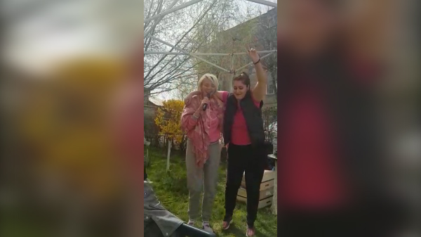 Maria Constantin a făcut paranghelie în fața blocului! Uite cu cine a petrecut artista de Paște