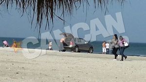 Nici nu a inceput bine vacanta de 1 Mai ca litoralul a fost invadat deja de cocalari! Un "smecher" si-a tras jeep-anul pe plaja