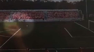 Scene cutremurătoare! Un fotbalist a fost lovit de fulger chiar în timpul antrenamentelor. Tânărul se află la spital în stare gravă