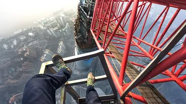 Imaginile care iti taie respiratia! Au cucerit doua din cele mai inalte cladiri din lume: Le-a luat doua ore sa ajunga in varf!