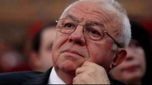 Alexandru Arșinel va fi operat pe inimă. “Mă simt ca ciugulit din diferite părți de un bisturiu” Unde se află, în prezent, actorul