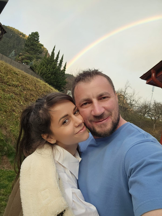 Cine este și cum arată Georgiana, soția lui Marian Godină de la Survivor 2026. Sunt căsătoriți de 6 ani și au două fete împreună
