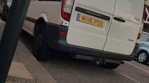 Alți doi români din Belgia și Anglia au urmat exemplul șoferului care și-a pus numărul de îmatriculare „M**e PSD”