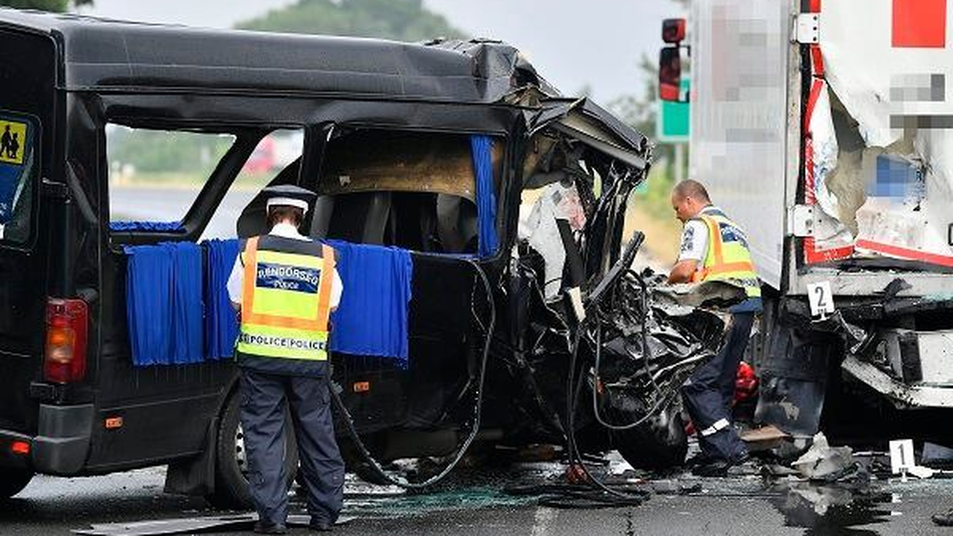 Şoferul român care a provocat tragedia din Ungaria a fost reţinut. Ar fi mers neîntrerupt 1.900 de kilometri