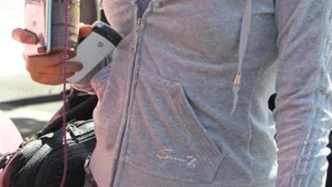 Paris Hilton si-a luat casti personalizate