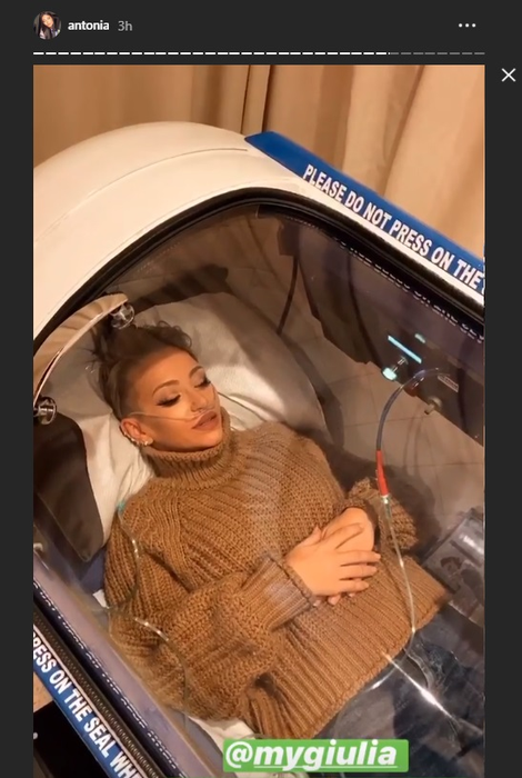Giulia Anghelescu i-a arătat un semn obscen Antoniei în timp ce erau într-un spital, iar momentele au fost filmate! Cum a recționat iubita lui Alex Velea