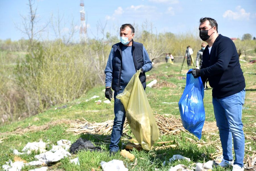 Peste 10.000 de membri PSD, mobilizați în acțiuni de ecologizare de Ziua Pământului