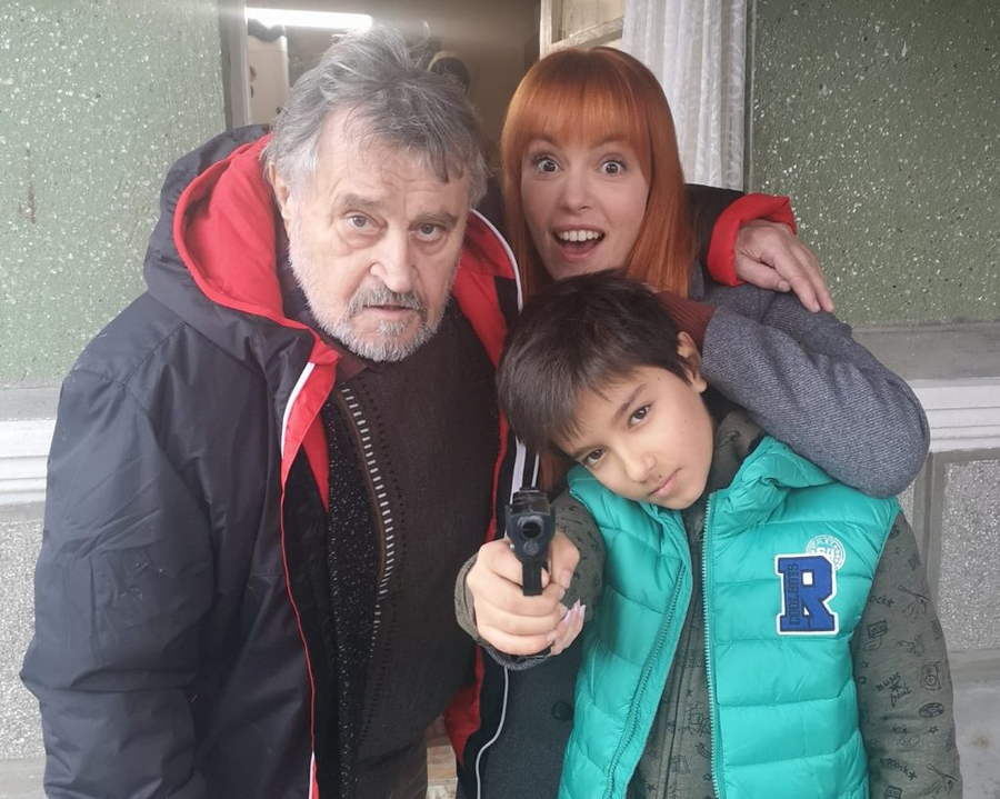 Ion Haiduc, alături de Olimpia Melinte și Tudor Oprișan, pe platourile de filmare pentru serialul-fenomen “Vlad”, difuzat la Pro TV © Facebook