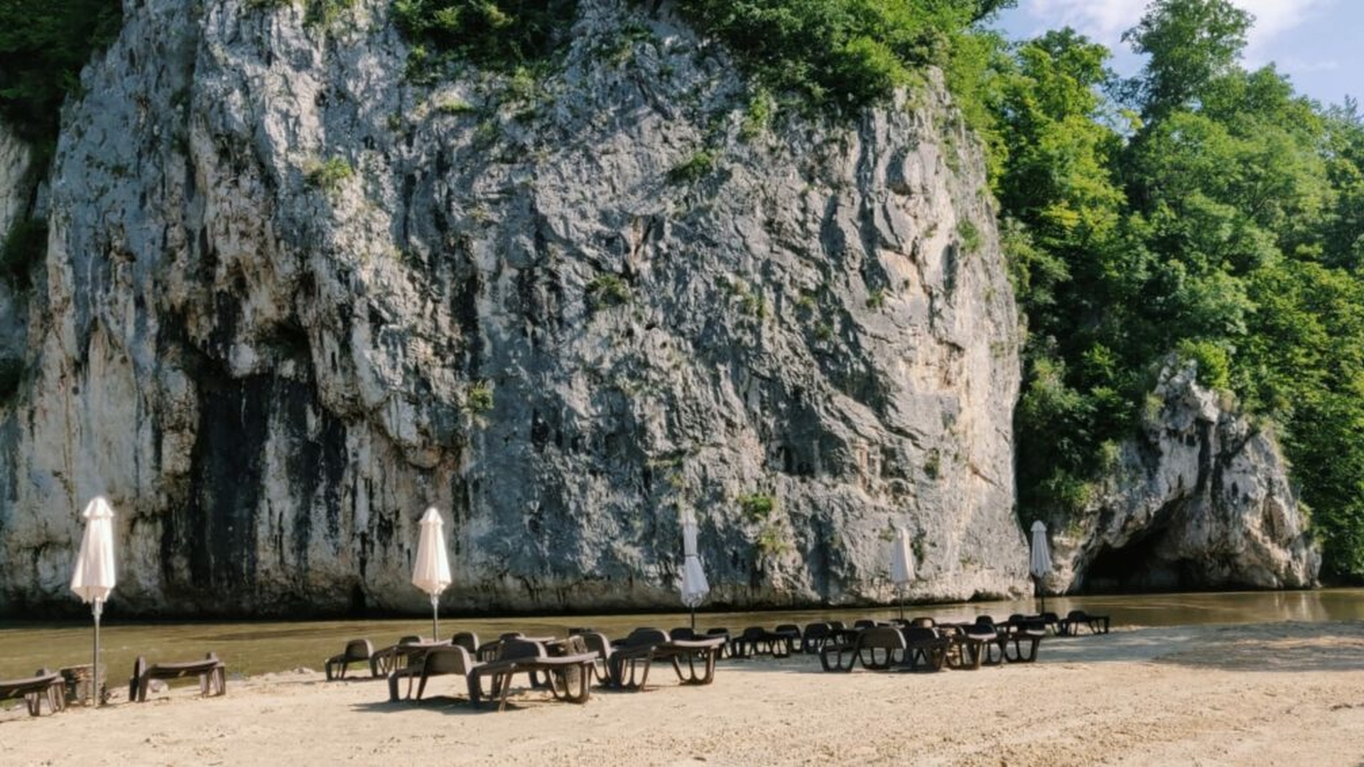 N-ai bani de Thailanda? Locul din România care seamănă leit! Unde se află plaja sălbatică mai puţin cunoscută la noi în ţară