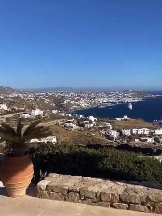 Dragoș Buriu și-a serbat ziua de naștere într-un decor de vis, la Mykonos