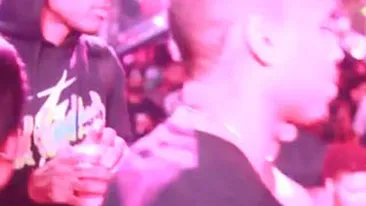 Chris Brown e generos! Da bacsisuri de 5.000 de dolari fiecarei stripteuse care ii danseaza in poala!