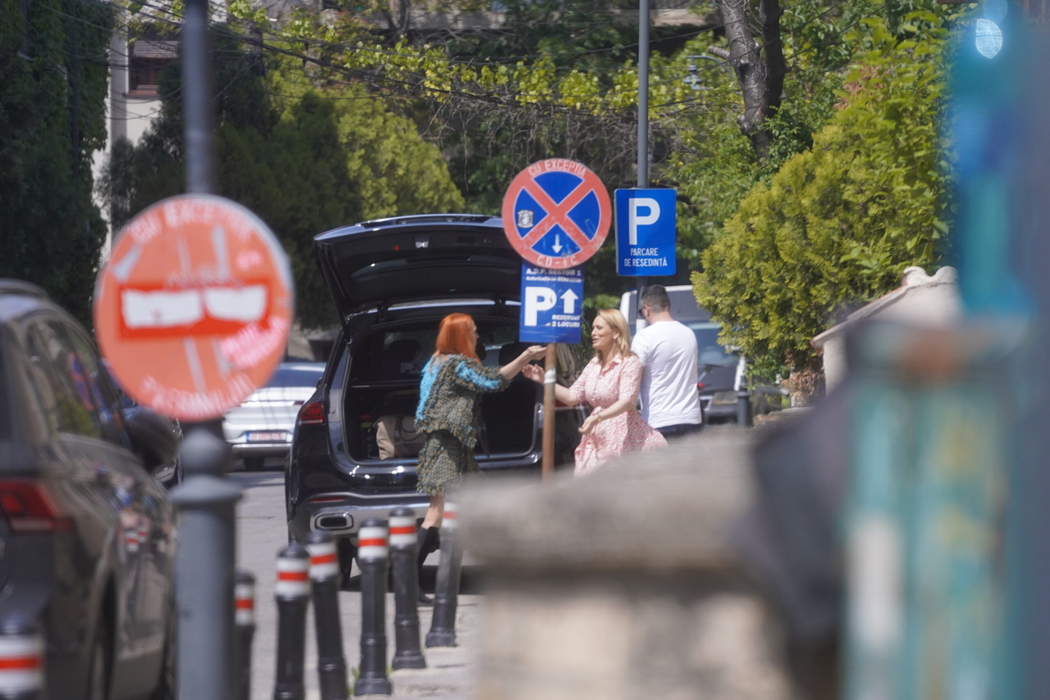 Andreea Esca s-a întâlnit cu câteva prietene (Foto: CANCAN.RO)