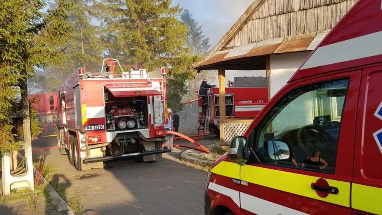 Incendiu la Mănăstirea Agafton din Botoșani. Flăcările au distrus multe bunuri