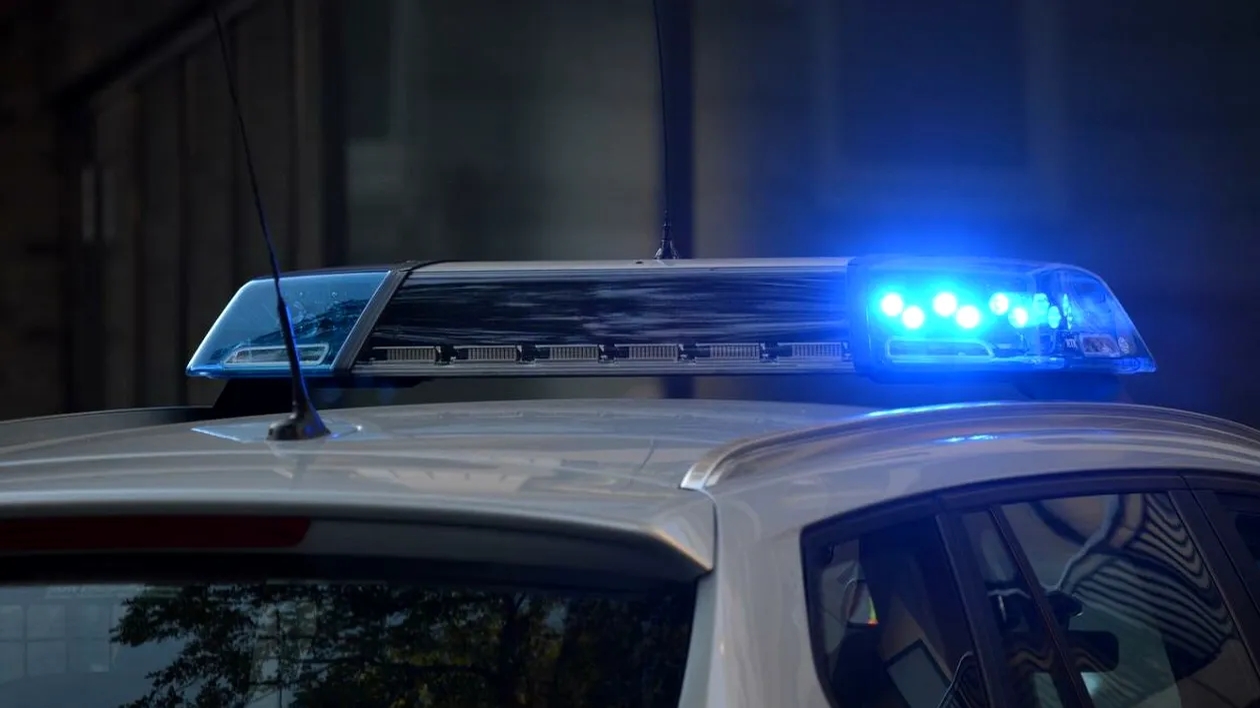 Doi polițiști de la Brigada Rutieră, reținuți de DGA