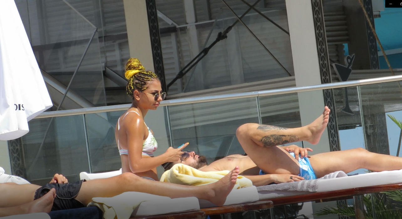 Gya s-a relaxat la o piscină din Mamaia