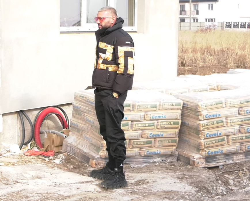 Dorian Popa, outfit de șantier / Sursa Foto: Captură Video