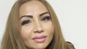 Narcisa Guţă, prima fotografie după ce "s-a tunat"! Cât de schimbată e fosta soţie a cunoscutului manelist 