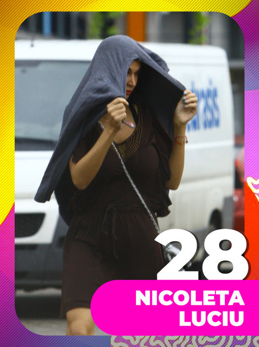 TOP 30 fete-sexy chiar şi atunci când afară plouă. Monica Gabor, Anna Lesko şi Bianca Drăguşanu s-au udat… la propriu!