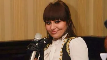 Va mai amintiti de cea care a cantat Ploaia cu Papa Jr? Moni-k rupe tacerea: Nu trebuia sa scot piesa cu Puya si sa pozez sexy