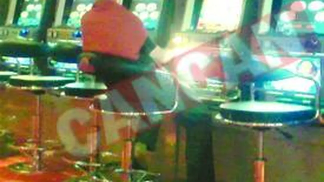 Si-a pierdut nopatea la pacanele!