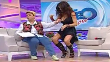 Mihaela Radulescu si Teo Trandafir, scena inedita la TV! S-au luat in brate si s-au sarutat: Imi pare rau pentru toti barbatii