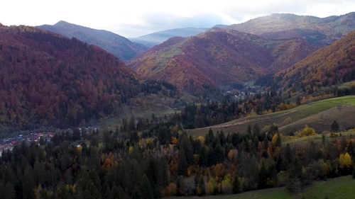 Uitaţi de Alpi! Staţiunea din România cu peisaje de vis, accesibilă oricui. Se află la 3 ore de Bucureşti