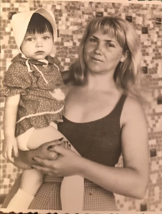 Irina Pavlenco, în lacrimi după ce mama ei a fost operată de pe creier. Constanța a aflat că are o tumoră, după ce a făcut accident vascular