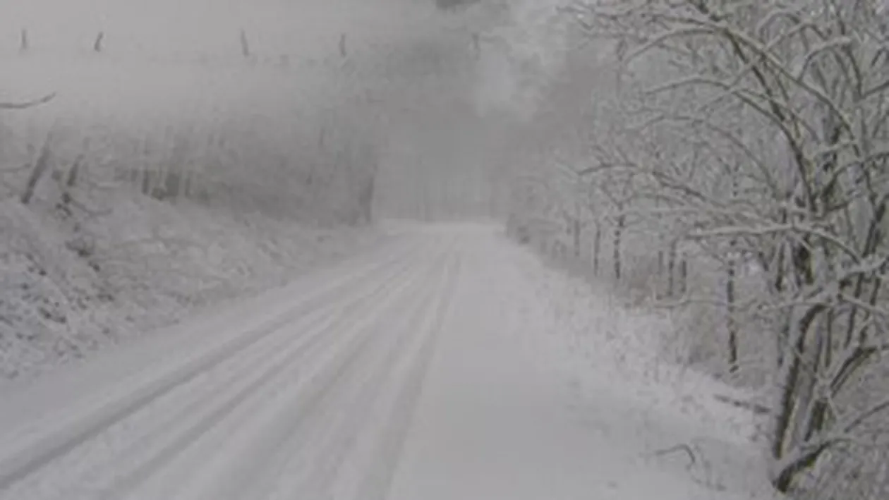 Blocati in propria tara! Circulatie inchisa pe A1, A2, 27 de drumuri nationale si 56 de drumuri judetene!