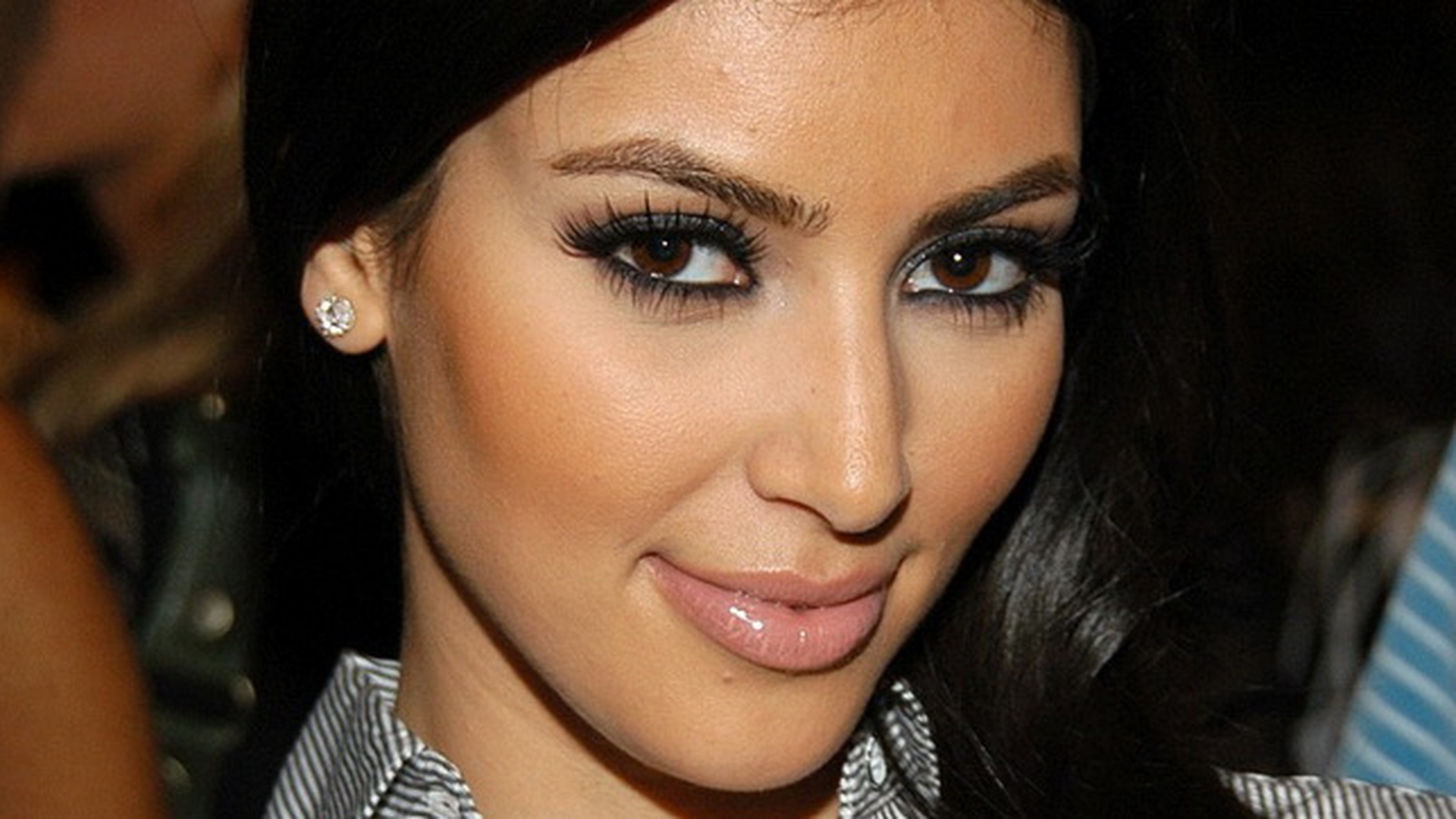 Fanii lui Kim Kardashian au ramas cu gura cascata! Cum arata vedeta, la 6 luni dupa nastere, in COSTUM DE BAIE!