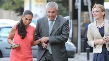 Calin Popescu Tariceanu este extrem de grijuliu cu noua sa sotie. O sprijina pe Loredana si cand merge pe strada