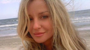 Tania Budi, decolteu impresionant la malul marii! Multi se intreaba cum poate sa arate asa la 45 de ani! Te va da gata si pe tine
