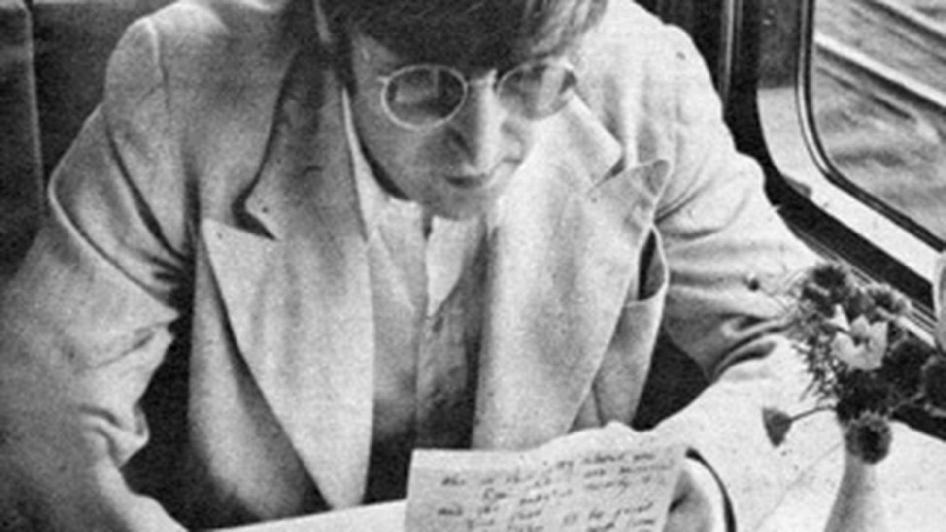 Un cantaret a primit o scrisoare de la John Lennon cu o intarziere de 40 de ani!