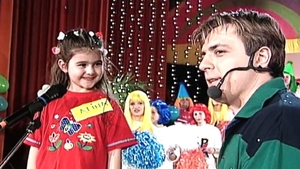 Cine e fetița care, în 1998, refuza să îi dea batista lui Horia Brenciu la televizor? Acum,  e una dintre cele mai cunoscute cântărețe de la noi