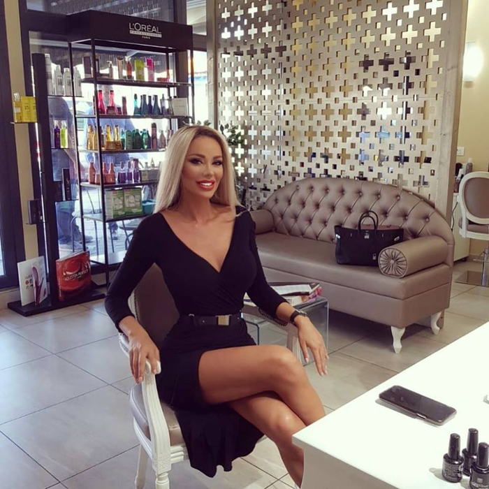 Ce imagini a postat Bianca Drăgușanu, după ce Tristan Tate s-a sărutat cu o altă femeie în club: “Singura mea dragoste adevărată“